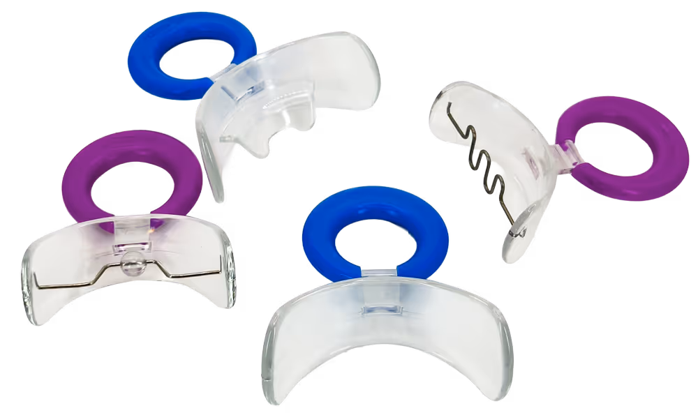 Vier transparente Mundvorhofplatten mit blauen und violetten Griffringen.